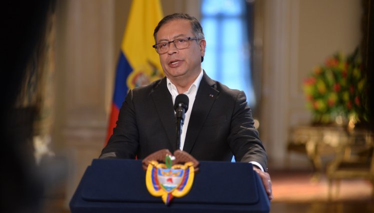 Presidente colombiano quer que Estados Unidos estabeleça “um protocolo para o tratamento digno” dos migrantes.