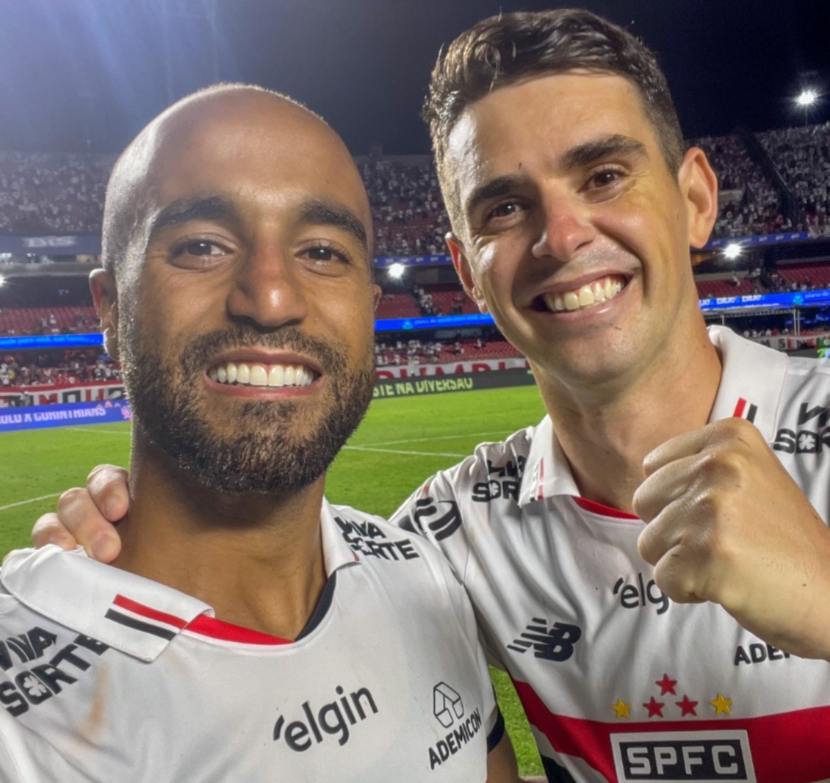 Imagem - Com gols de Lucas e Oscar, São Paulo vence clássico contra o Corinthians