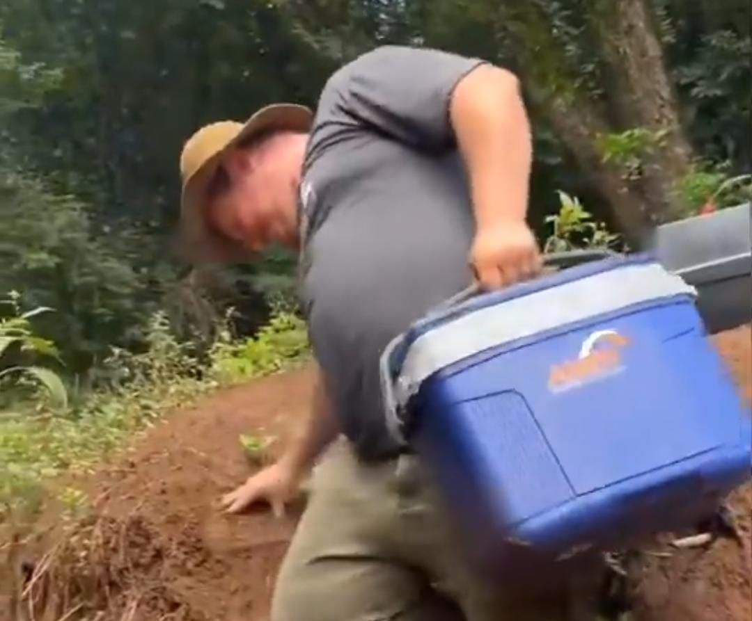 Imagem - Momento inusitado atrapalha pescaria entre amigos; assista