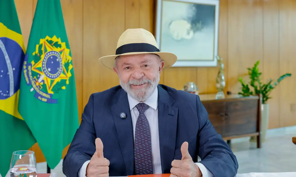 (Presidente permanece sob acompanhamento da equipe médica.)