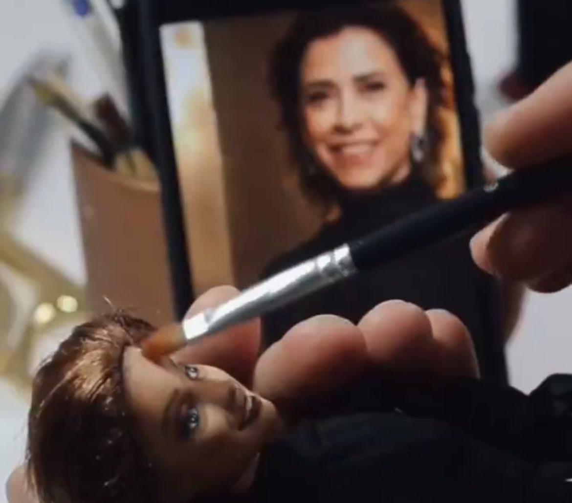 Vídeo: artista homenageia Fernanda Torres com versão exclusiva da Barbie após vitória no Globo de Ouro
