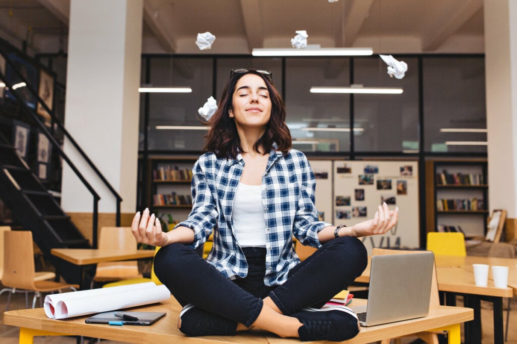 A inteligência emocional é essencial para construir relações saudáveis e uma carreira sólida (Imagem: Look Studio | Shutterstock) 