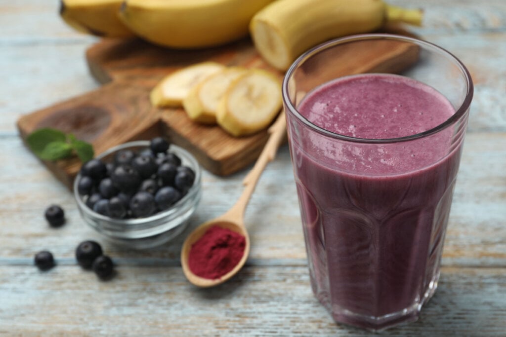 Vitamina de açaí com banana (Imagem: New Africa | Shutterstock)