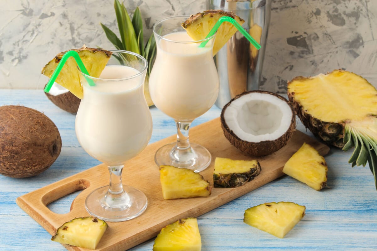 Vitamina de coco com abacaxi (Imagem: MK studio | Shutterstock)