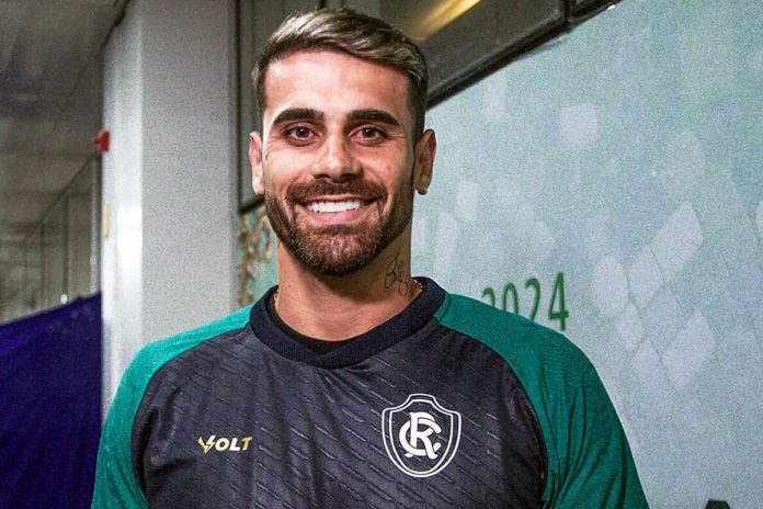 Imagem - Felipe Vizeu celebra titularidade e destaca força da torcida remista