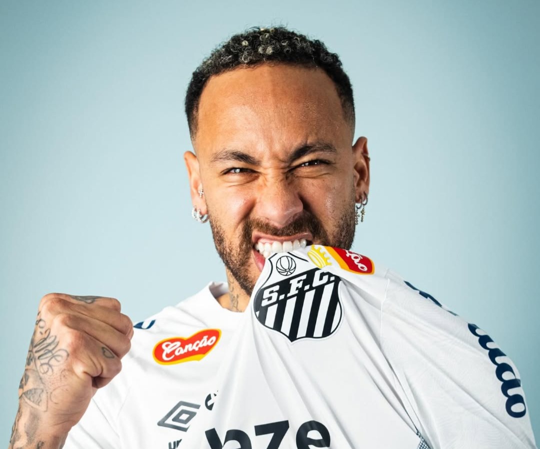 Imagem - Primeira imagem oficial: Neymar posa com a camisa do Santos