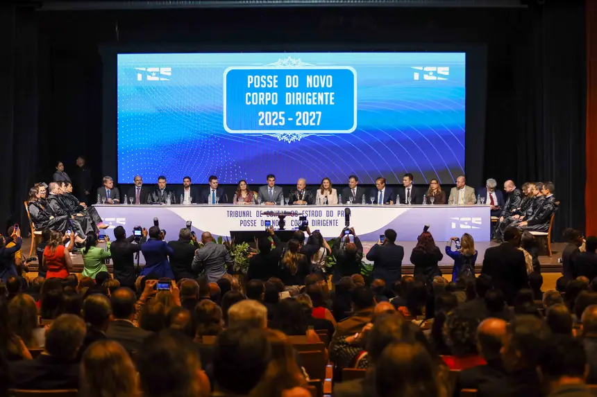 Novos dirigentes do TCE-PA tomam posse para o biênio 2025-2027.