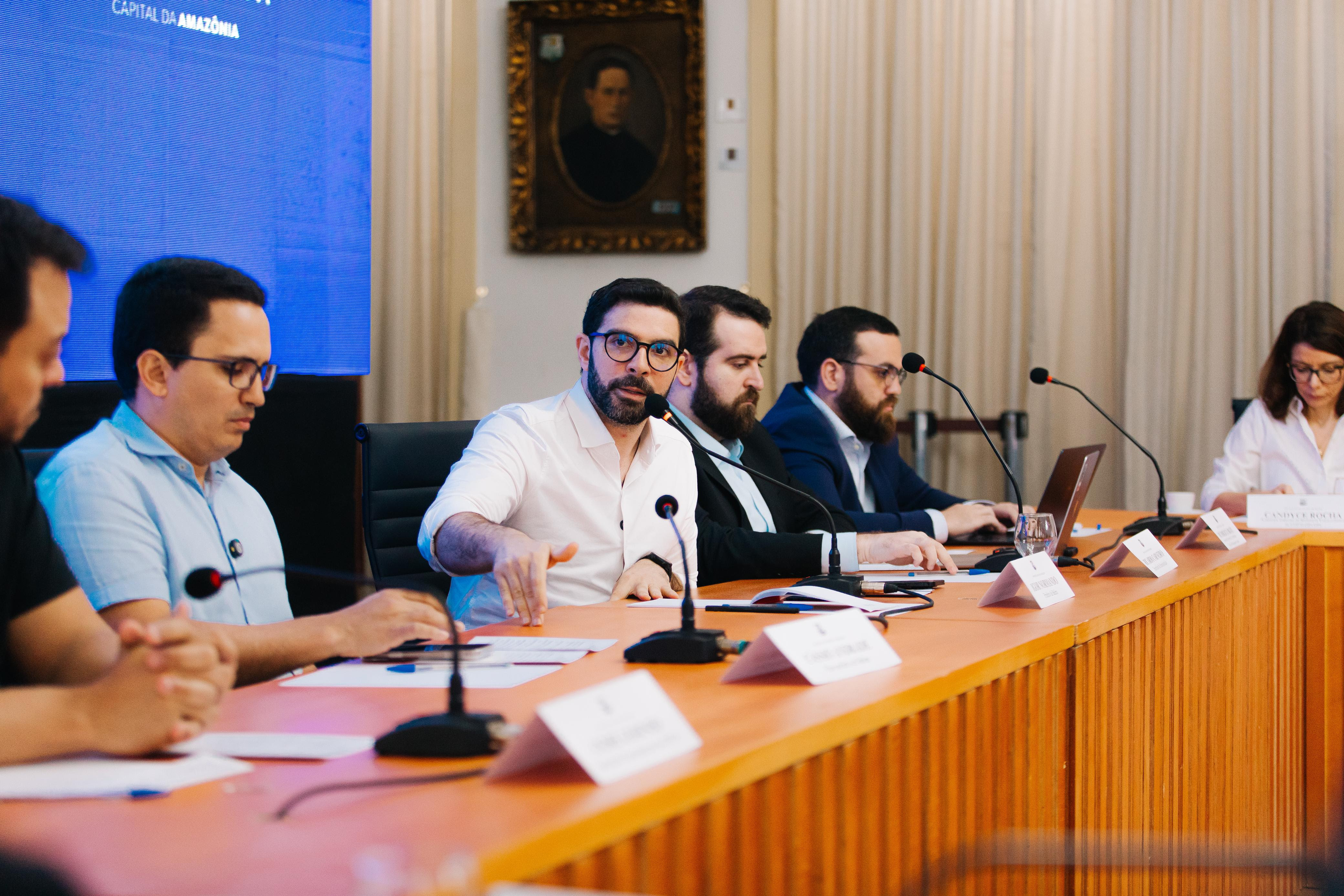 Reunião entre o prefeito Igor Normando e representantes do Banco Mundial