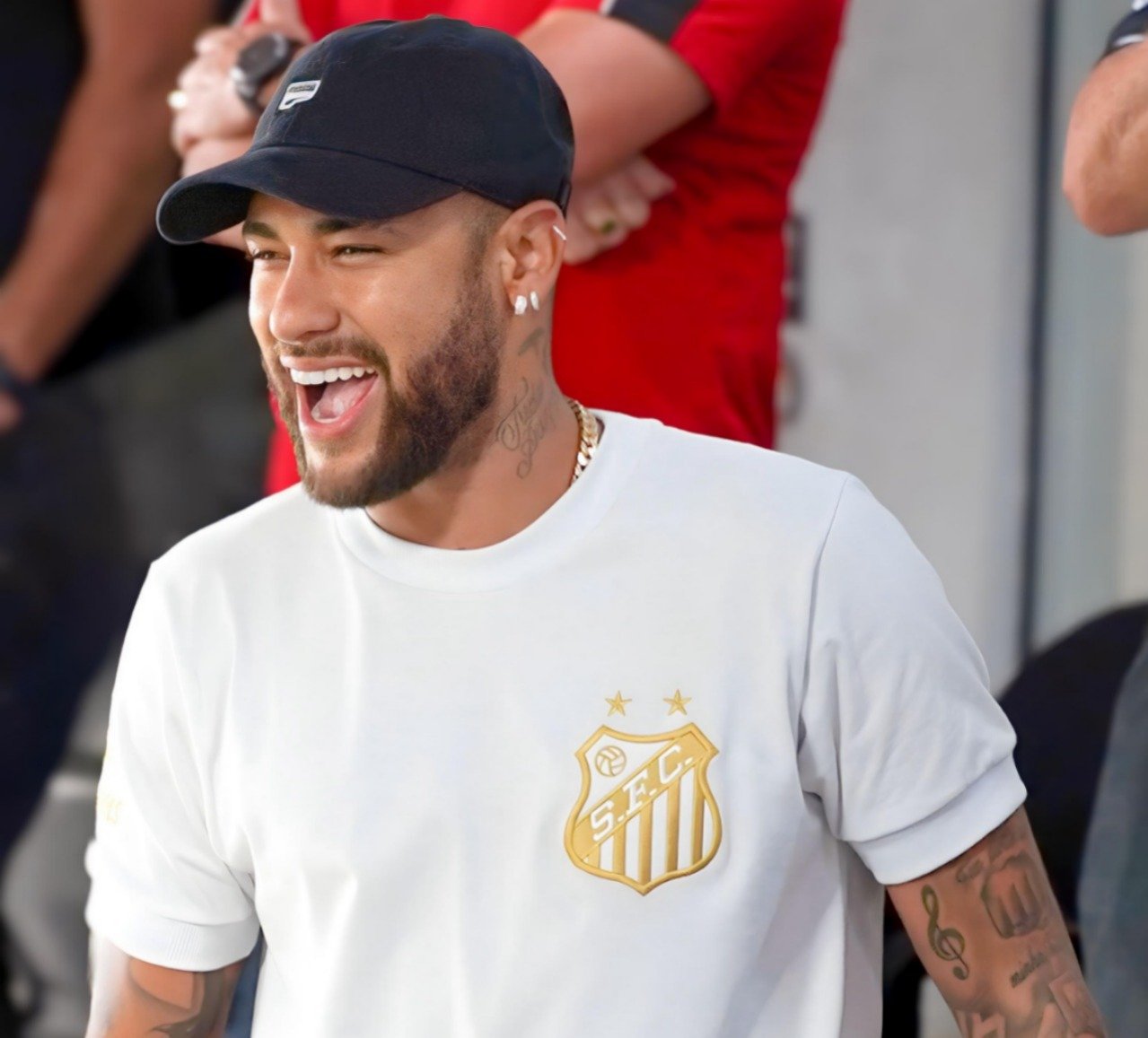 O atacante Neymar foi apresentado como principal reforço do Peixe para o ano de 2025 com uma linda festa na Vila Belmiro.