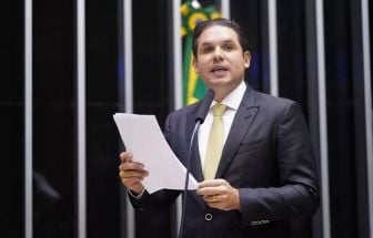 Hugo Motta vai criar comissão para debater projeto que altera sistema de voto dos eleitores