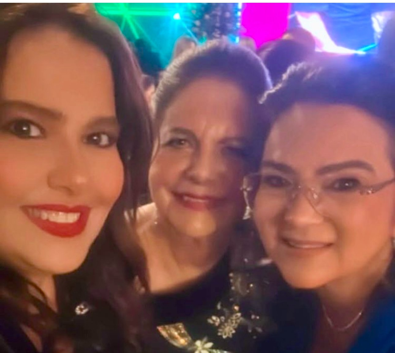 Cristiane com as amigas,Cristina Mutran e Helô Passarinho