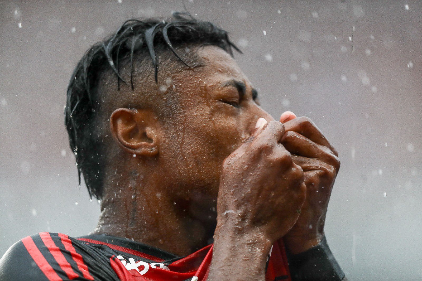 Imagem - Bruno Henrique marca duas vezes, Flamengo vence o Botafogo e conquista a Supercopa no Mangueirão