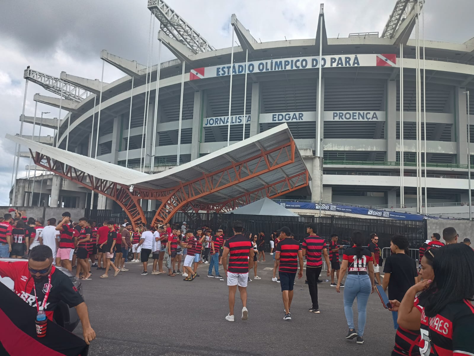Imagem - Movimentação é intensa no Mangueirão e arredores antes de Botafogo x Flamengo