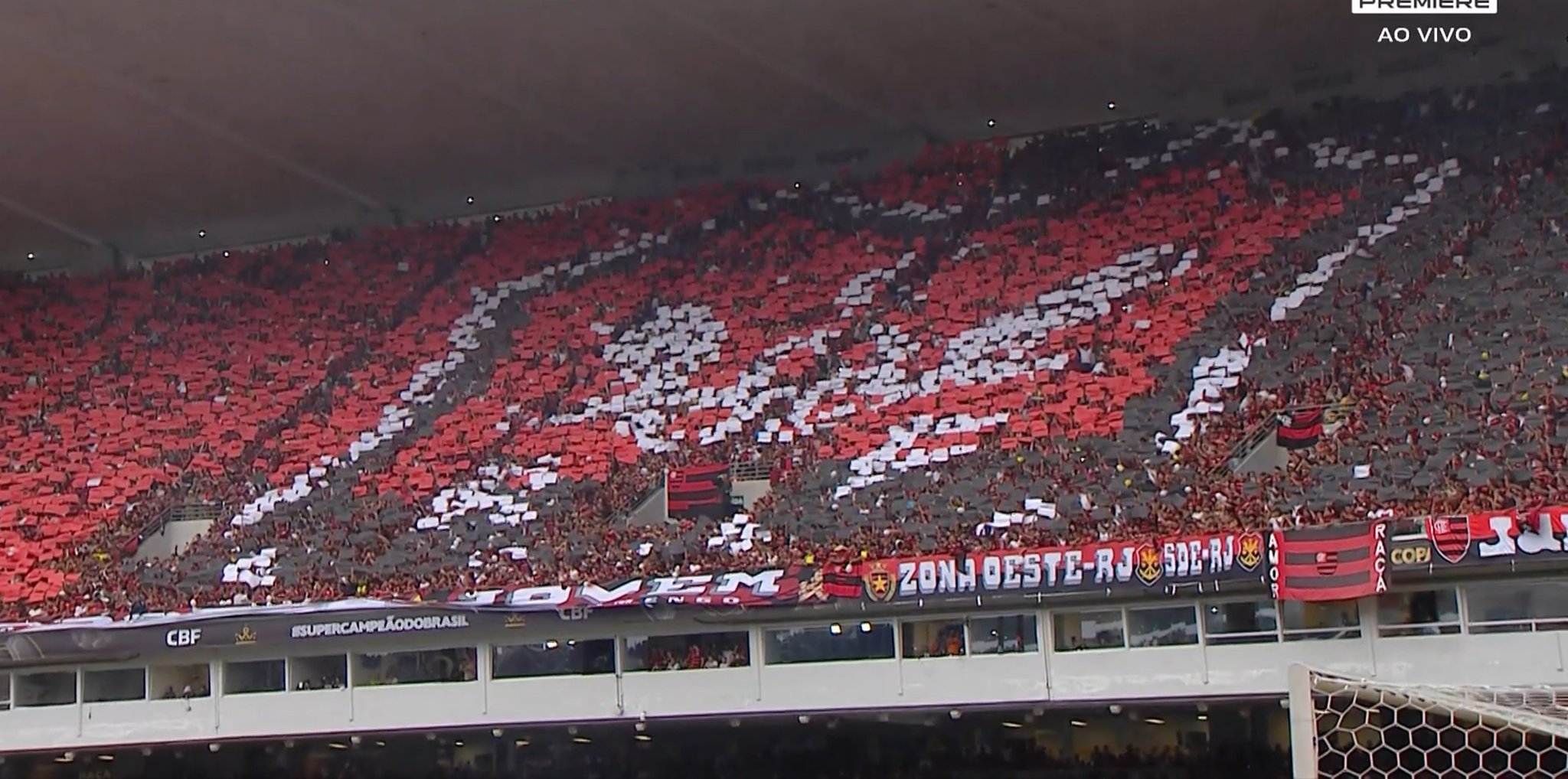 Imagem - Torcida do Flamengo faz mosaico rubro-negro no Mangueirão