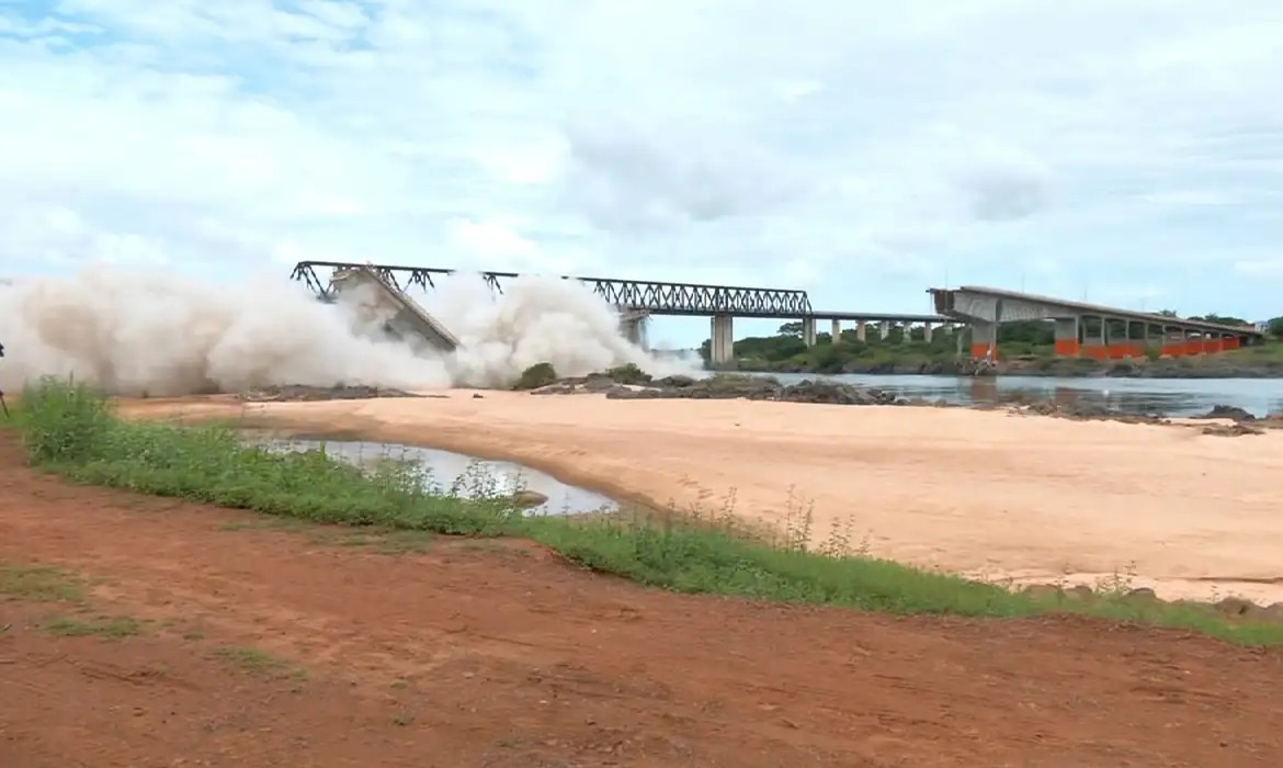 Imagem - Operação implode o que sobrou da ponte entre Maranhão e Tocantins