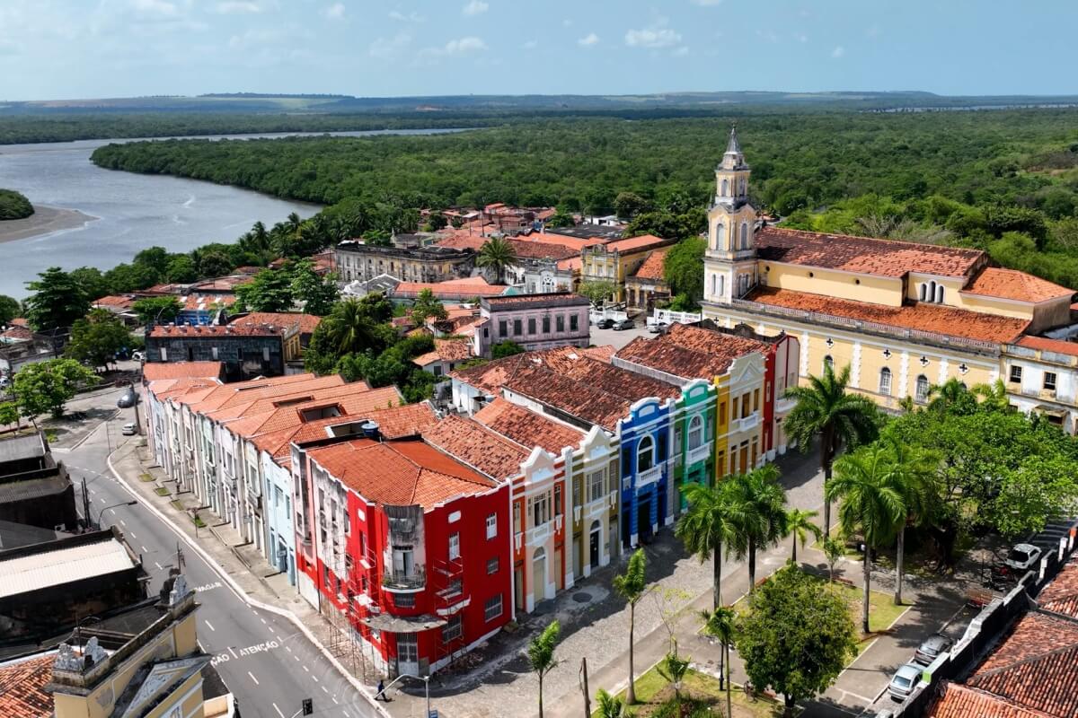 João Pessoa proporciona uma verdadeira viagem no tempo (Imagem: ByDroneVideos | Shutterstock)