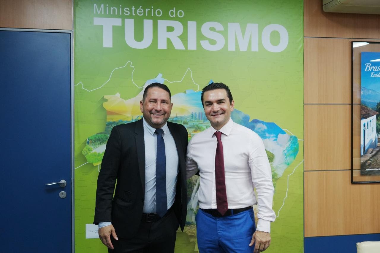 Secretário de Esporte e Lazer, Gleisson Oliveira, com o ministro do Turismo, Celso Sabino