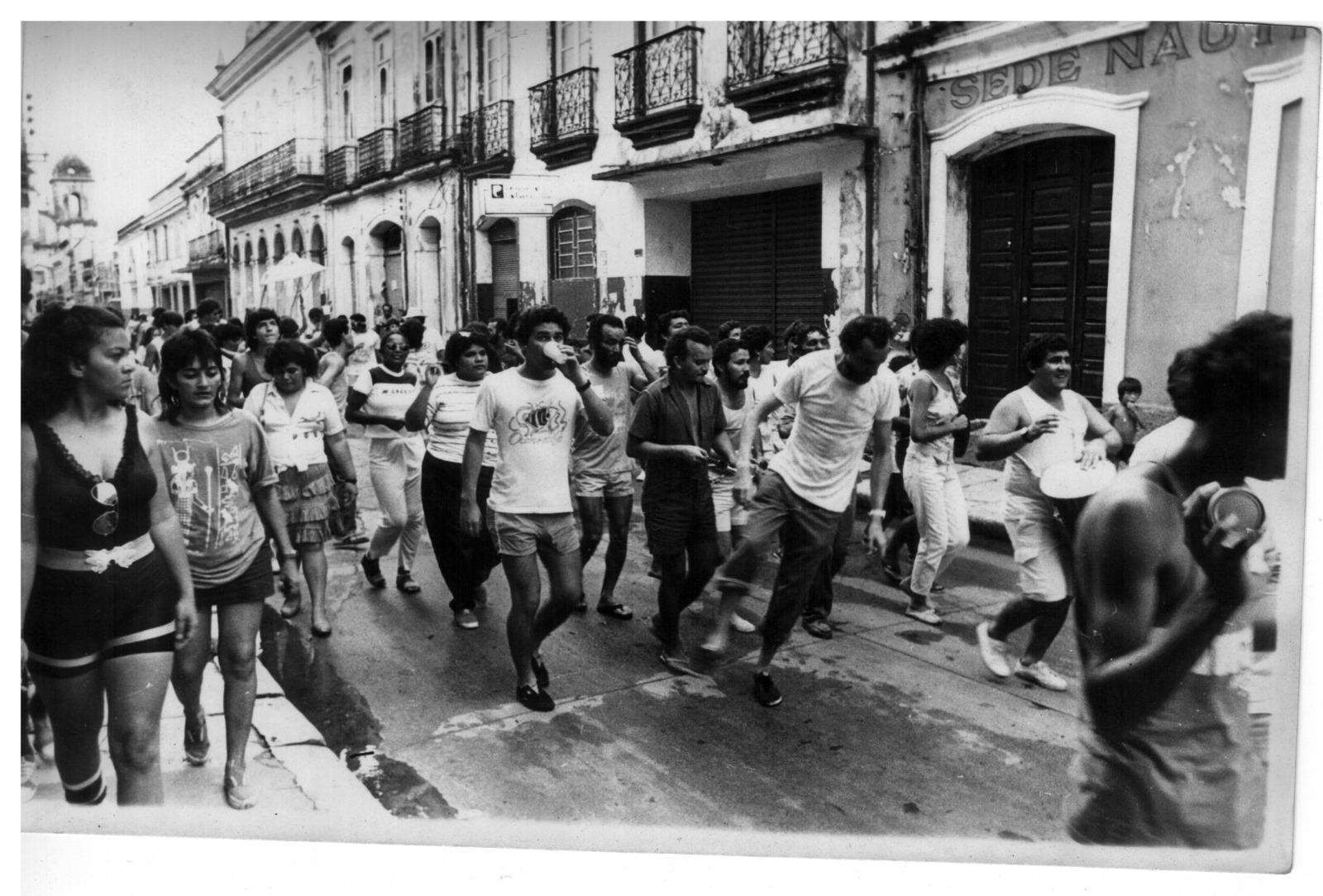 Bloco do Afoxé do Guarda-Chuva Axado movimentava a Cidade Velha na década de 1980