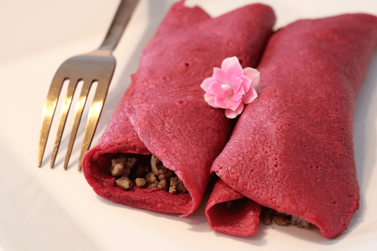 Panqueca de beterraba com carne moída (Imagem: tathianacorrea | Shutterstock)