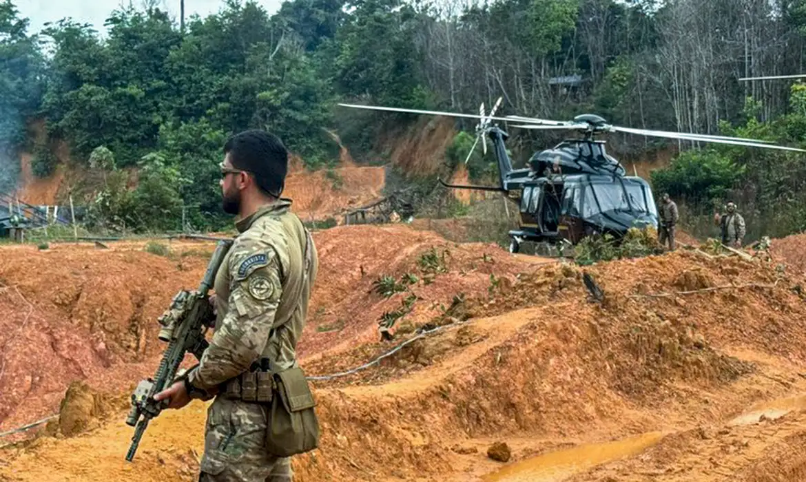 PF destrói minas subterrâneas de garimpo ilegal no Amazonas.