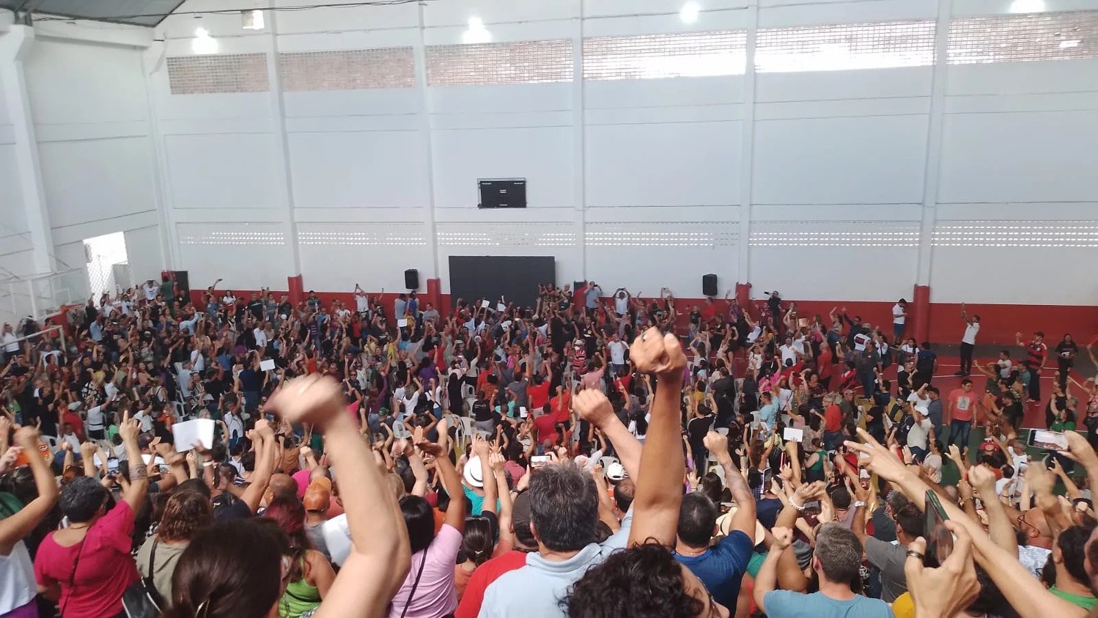 Imagem - Professores do Estado decidem suspender greve após revogação de lei