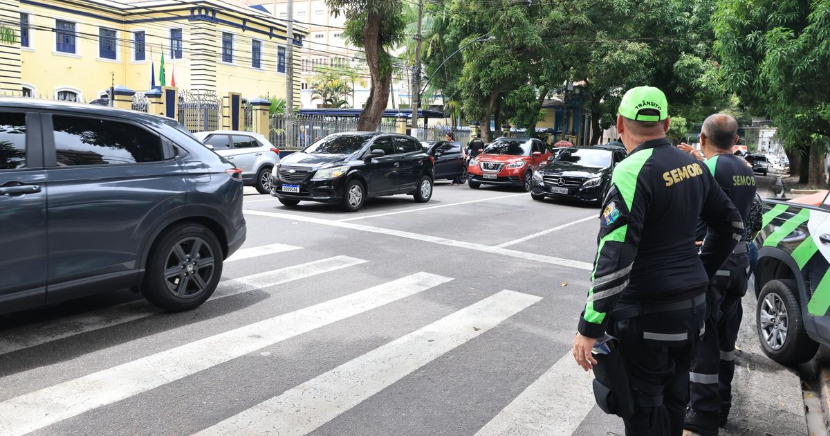 As operações em áreas movimentadas são constantes, visando garantir a fluidez e a segurança.