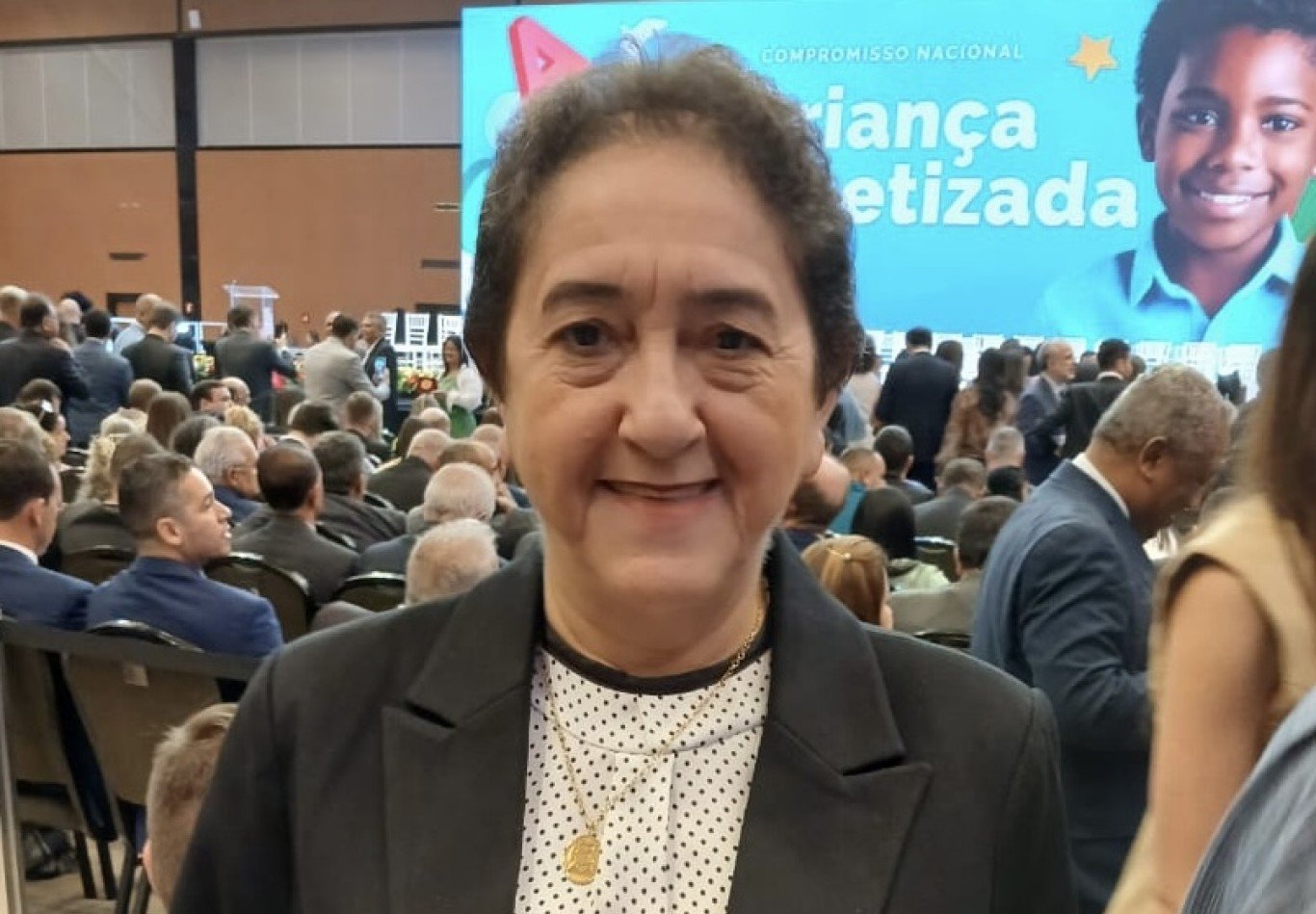 Maria José Maia, secretária de Educação de Santarém, durante a ceimônia de entrega da premiação