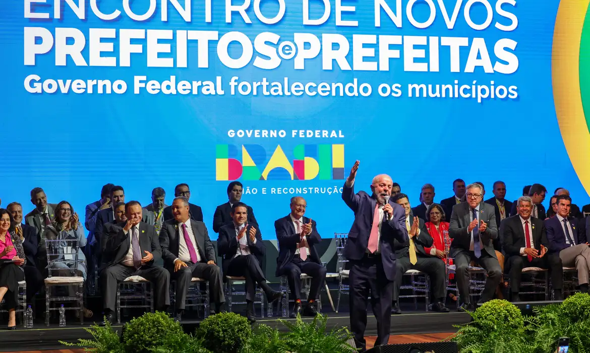 Presidente participou da abertura de evento com prefeitos em Brasília.