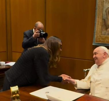 Imagem - Janja encontra Papa Francisco e agradece orações pela saúde de Lula