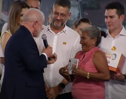 Imagem - Lula justifica criação do programa de saúde bucal e diz a mulher sem dentes que ela não tem vergonha