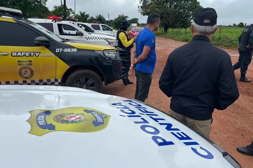 Imagem - Polícia Científica participa de operação de trânsito e identifica veículo roubado