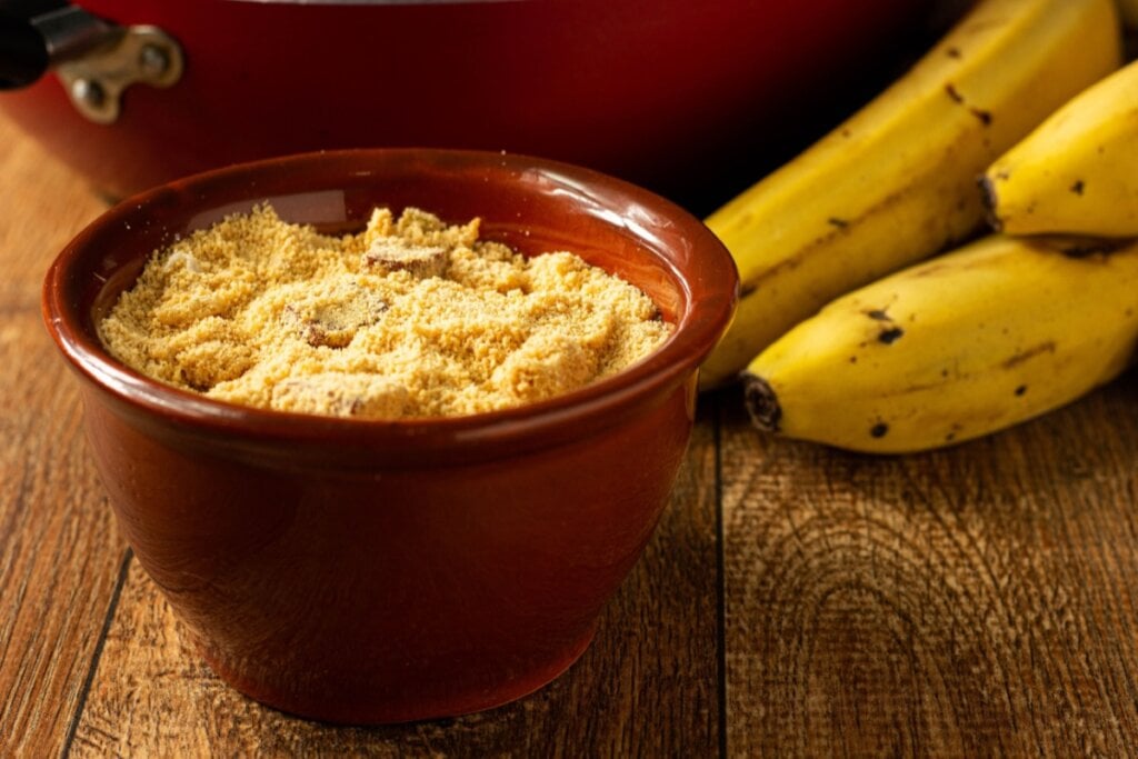 Farofa de banana-da-terra (Imagem: Alan Camargo Fotografia | Shutterstock)