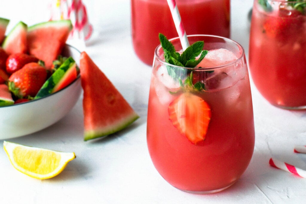 Suco detox de melancia com morango (Imagem: Rawpixel.com | Shutterstock)