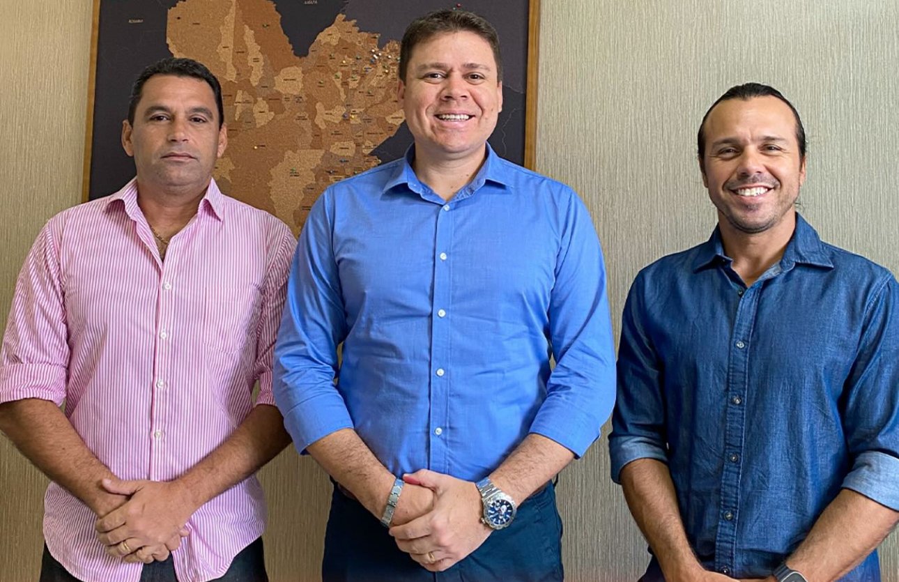 Celestino Rocha, presidente da Federação Paraense de Tênis e Beach Tennis, com os novos diretores de sua gestão, Maurício Alves e Bruno Duboc. 