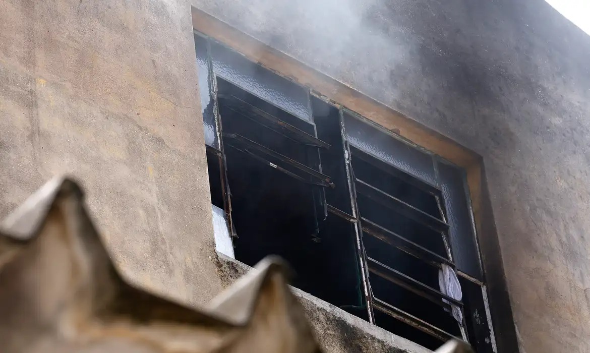 Imagem - Incêndio chama atenção para riscos à segurança do trabalho no carnaval