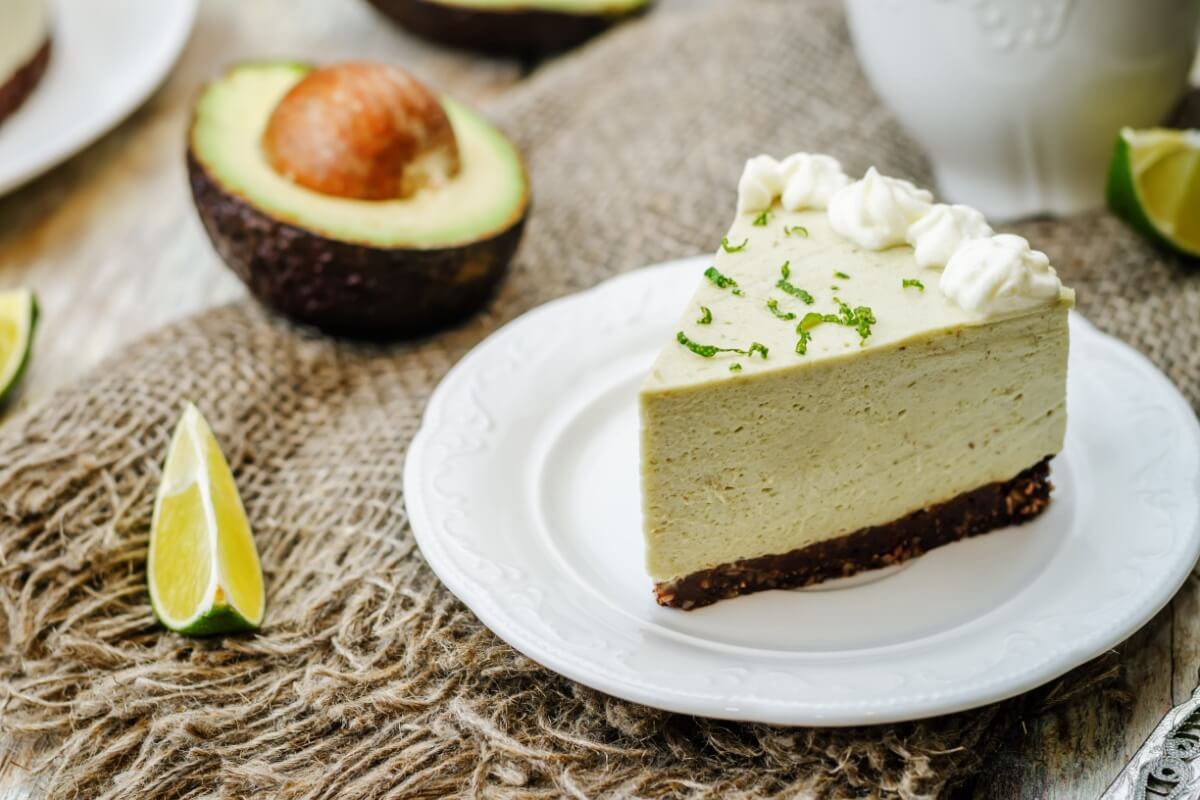 Cheesecake de abacate (Imagem: Nataliya Arzamasova | Shutterstock) 