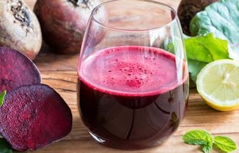 10 sucos detox e refrescantes para começar a semana