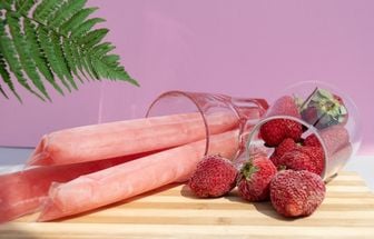 4 receitas de geladinho de frutas para os dias quentes