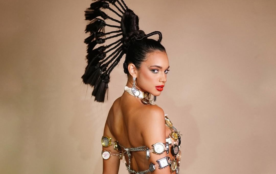 Imagem - Alane divulga novo look com relógios para ensaio da Grande Rio: 'tá chegando a hora'