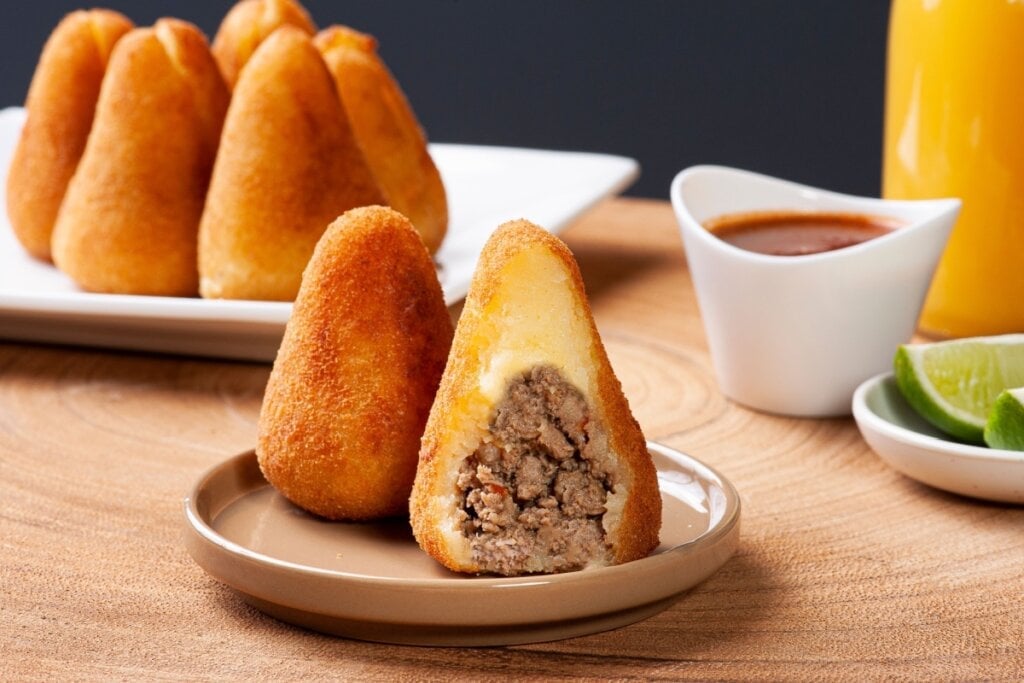 Coxinha de carne moída (Imagem: flanovais | Shutterstock)