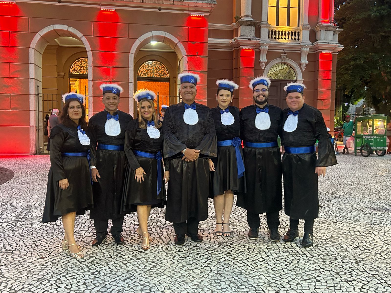 Imagem - Formandos da 1ª turma de Gestão Pública da Alepa celebram conquista antes da cerimônia de formatura