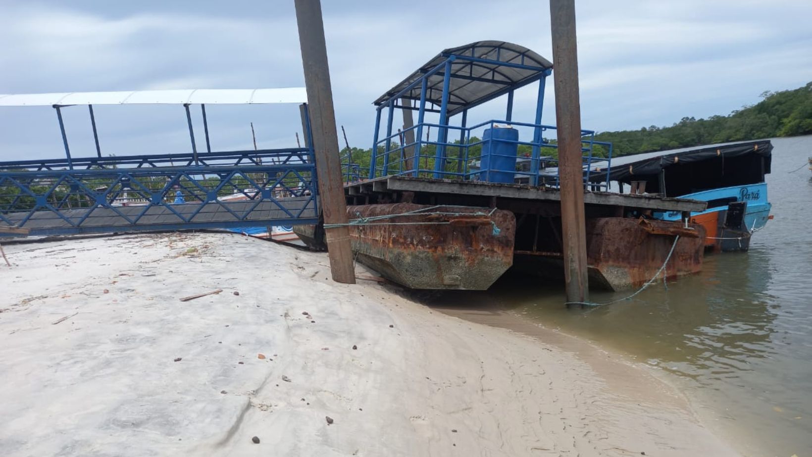 Imagem - Moradores de Algodoal denunciam péssimas condições de flutuante do terminal hidroviário