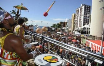 Bahia registra quase 2 mil casos de Covid antes do Carnaval