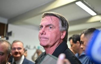 Após denúncia, Bolsonaro se reúne com deputados da oposição