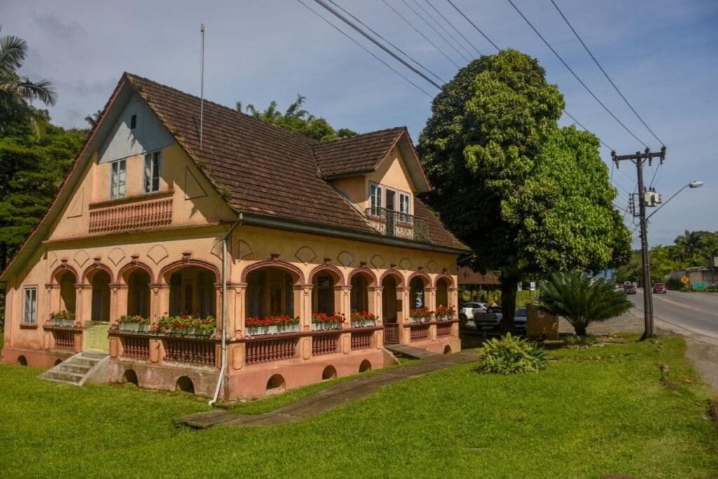 A Casa Krüger abriga exposições que destacam a cultura e a tradição local (Imagem: Larissa Neitzel | Shutterstock) 