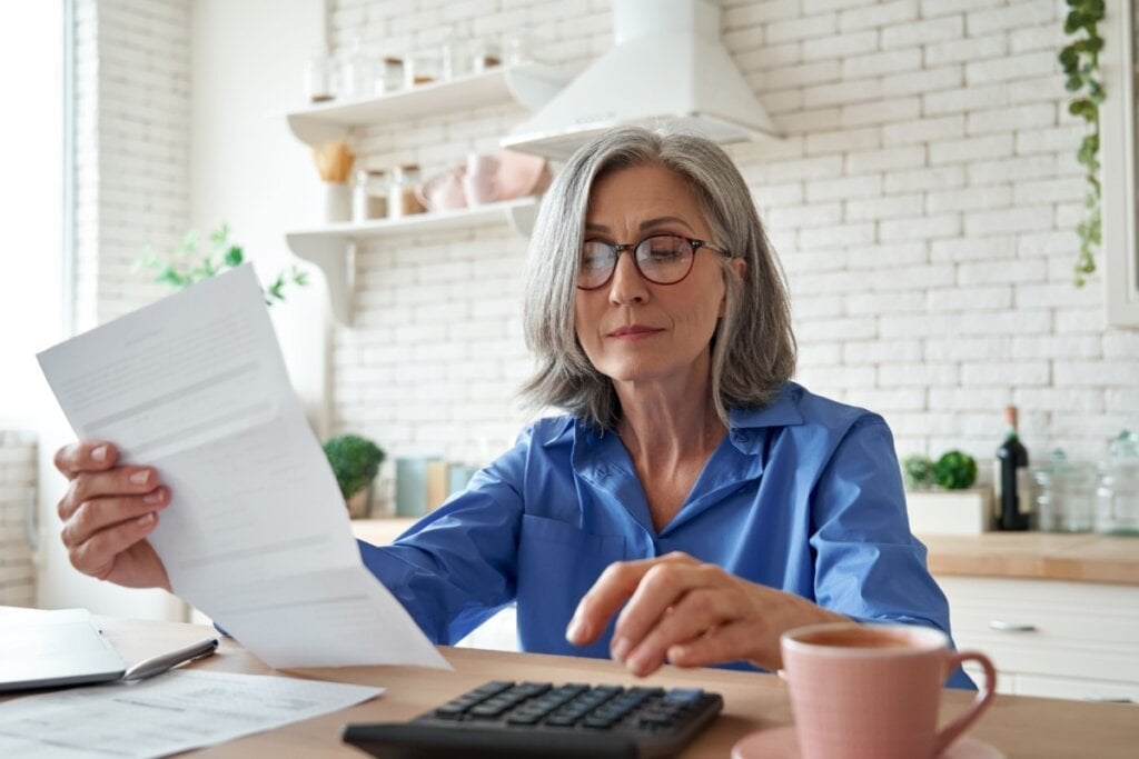 Gastos com educação, saúde, previdência privada e dependentes podem ser abatidos do imposto devido (Imagem: Ground Picture | Shutterstock) 