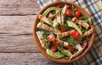 6 receitas de saladas termogênicas para ajudar a emagrecer