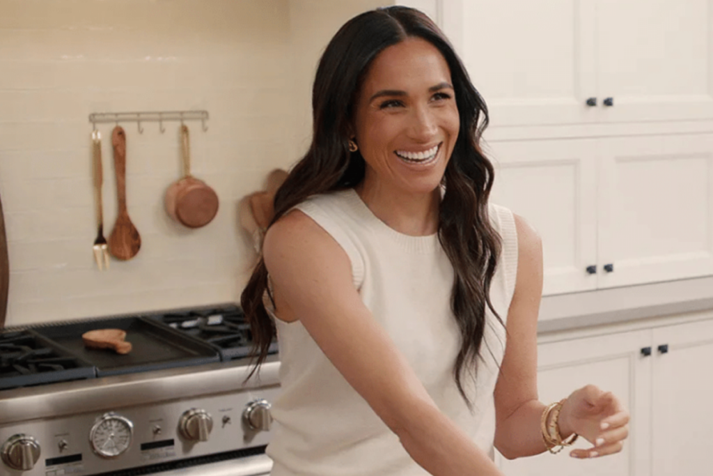 &#8220;Com amor, Meghan&#8221; traz Meghan Markle explorando sua paixão por culinária e estilo de vida (Imagem: Reprodução digital | Netflix)