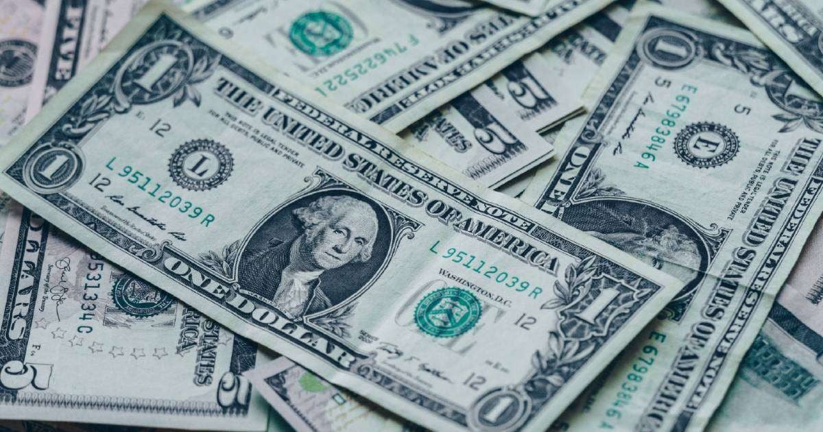 Imagem - Dólar cai e fica em R$ 5,69 após aceno de Trump à China