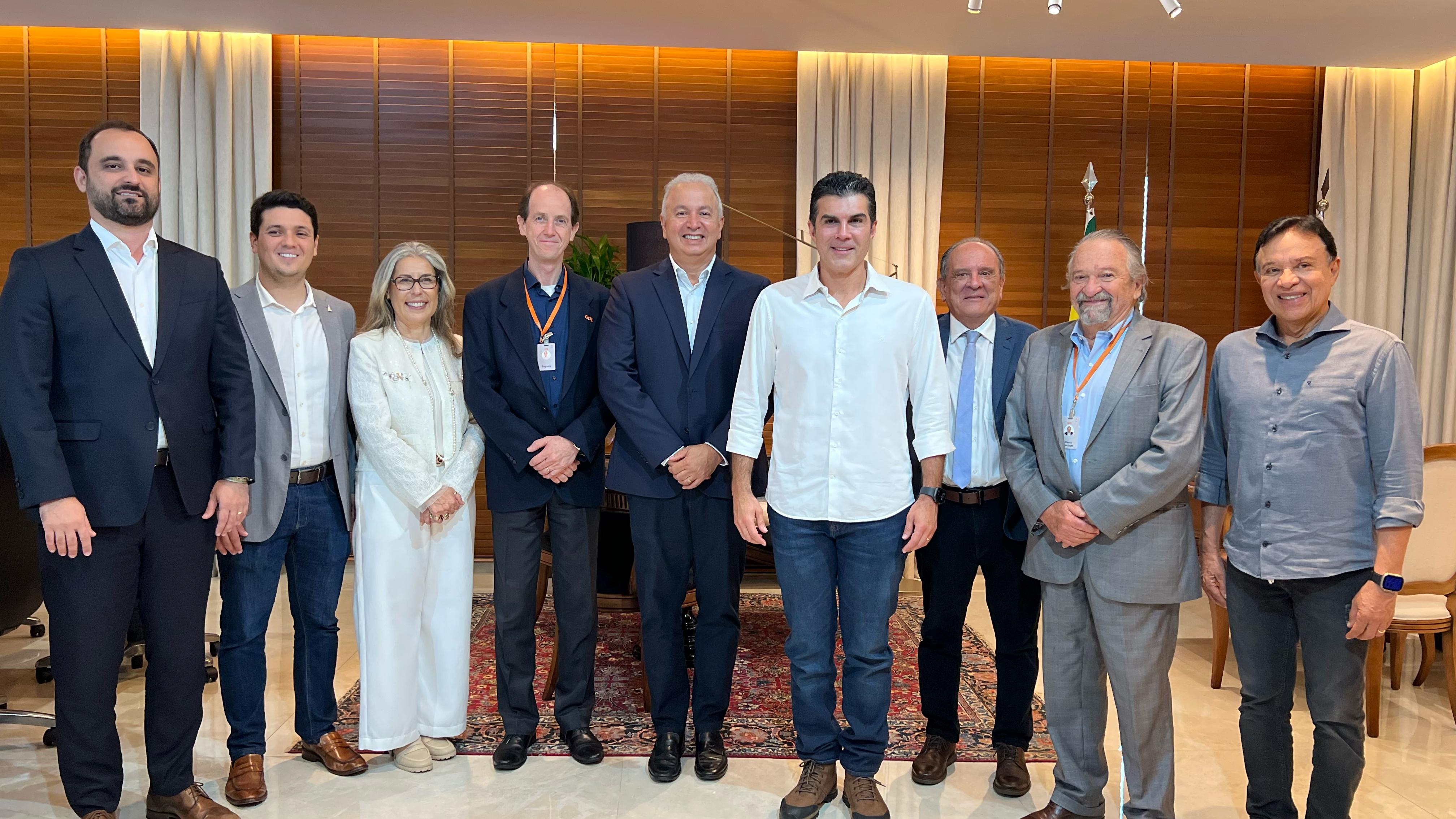 Governador Helder Barbalho (MDB) ao lado de representantes da GOL linhas Aéreas, e Secretaria de Turismo. 